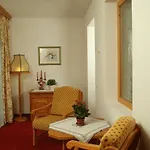 Hotel-garni Stern - & 4*