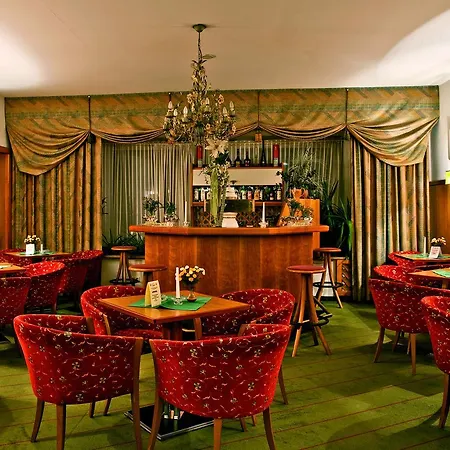 Hotel-garni Stern - & 4*