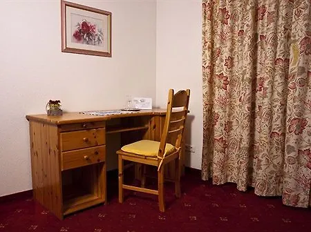 Hotel-garni Stern - & امست